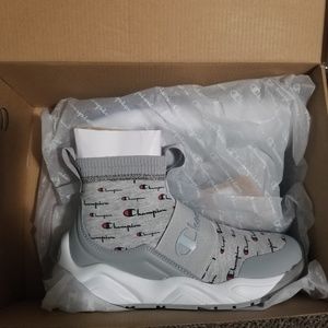 Womens Champion Shoes Size 7 fits 6